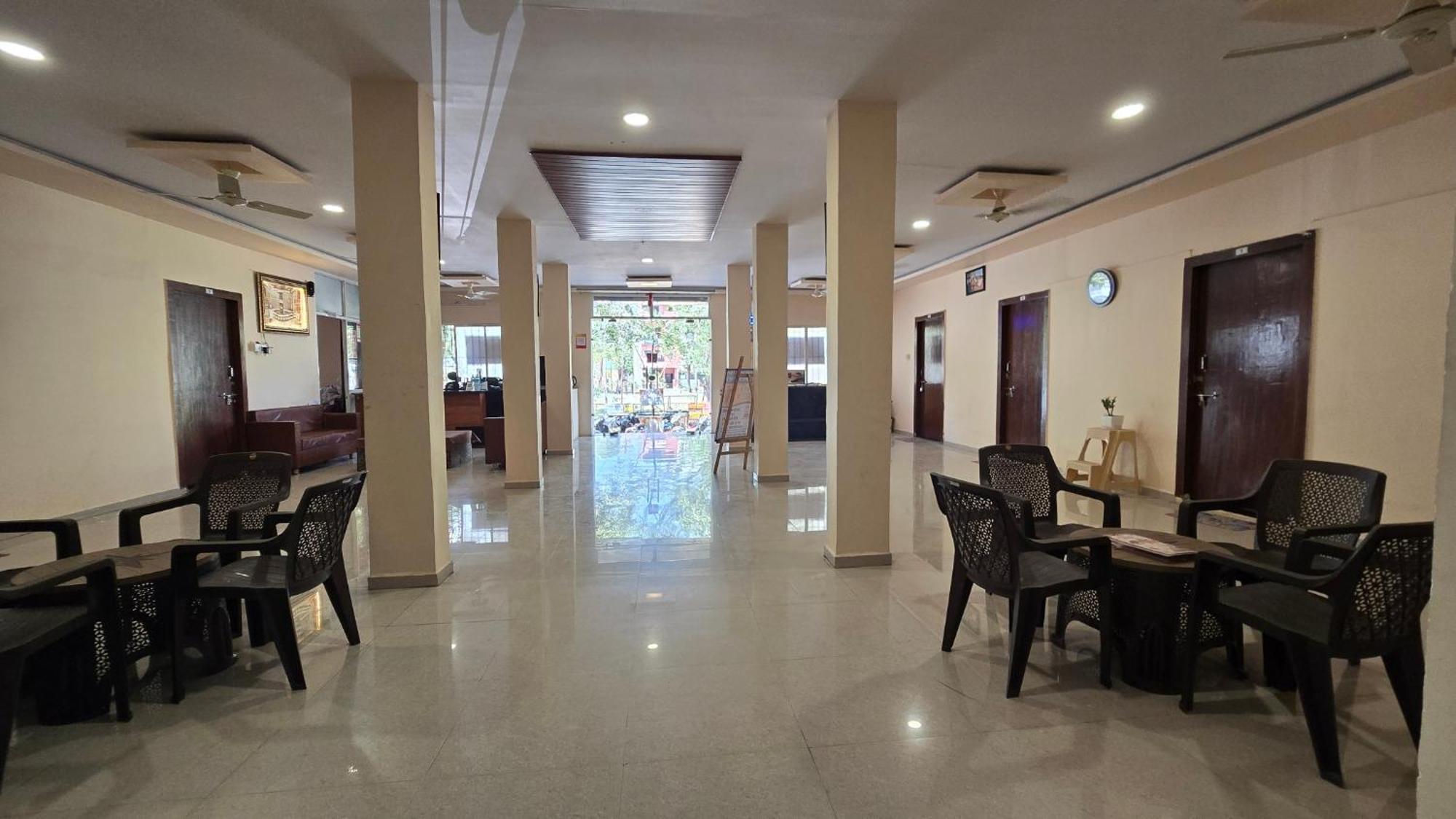 Hotel Maheshwari Green'S ウッジャイン エクステリア 写真