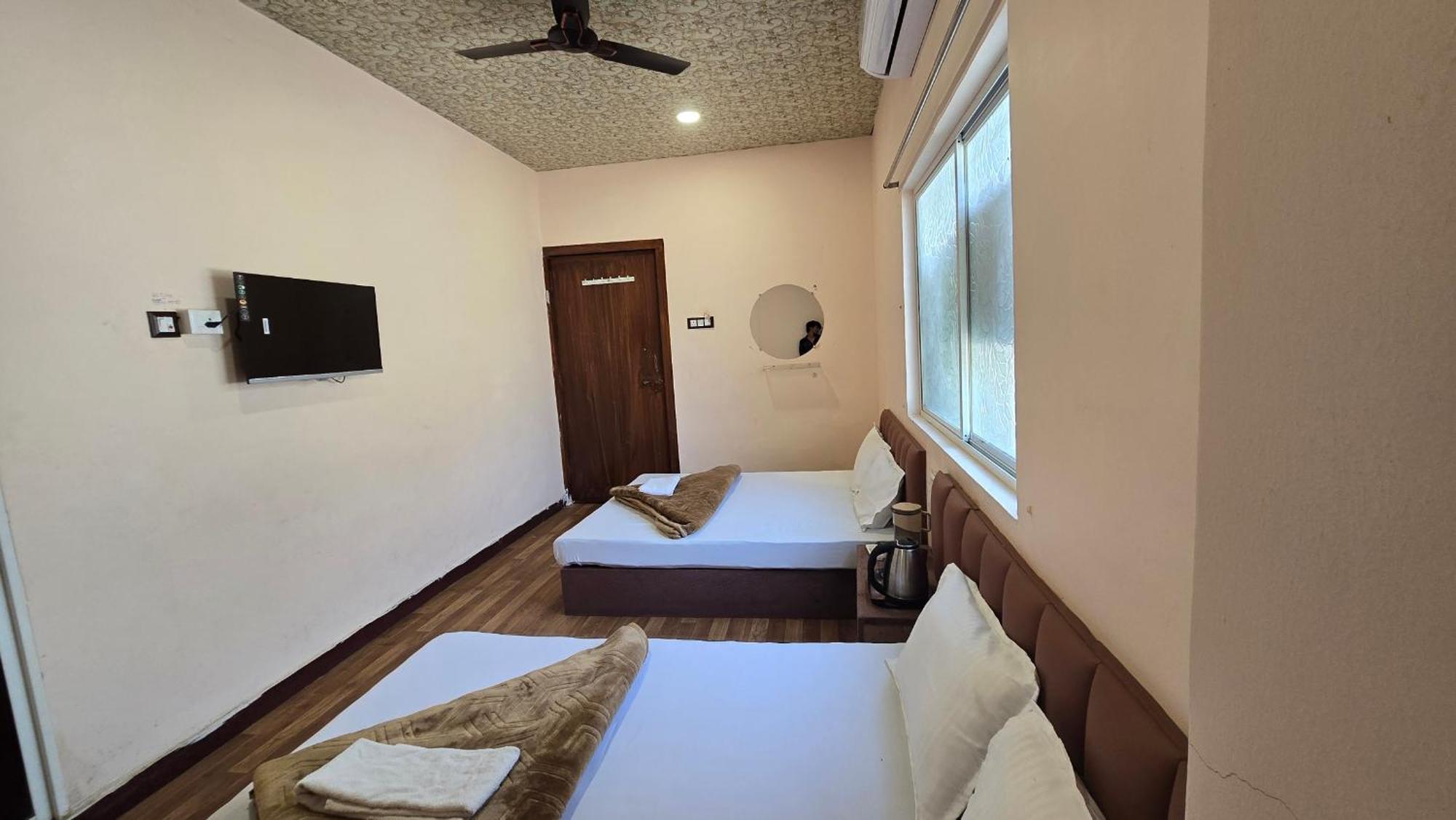 Hotel Maheshwari Green'S ウッジャイン エクステリア 写真
