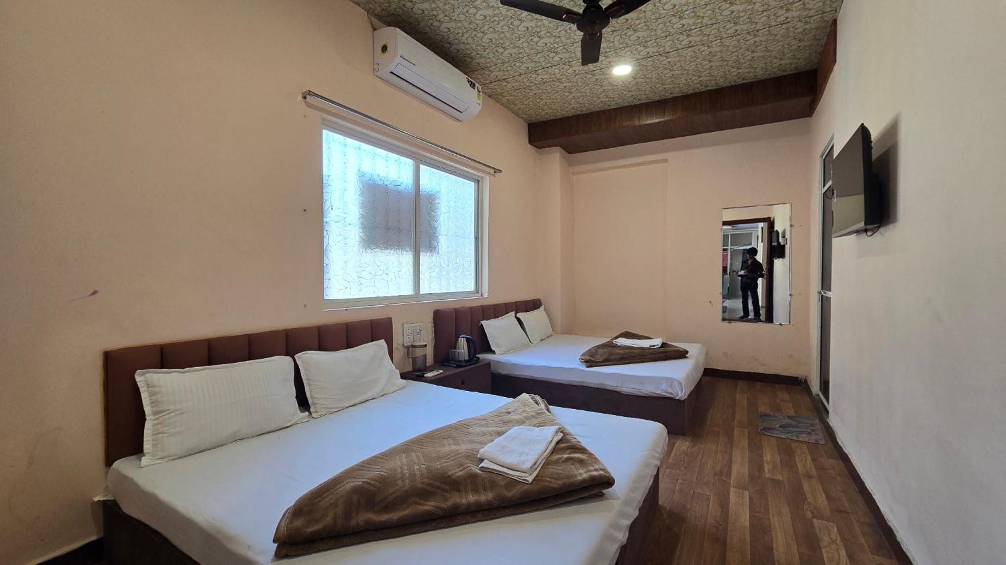 Hotel Maheshwari Green'S ウッジャイン エクステリア 写真