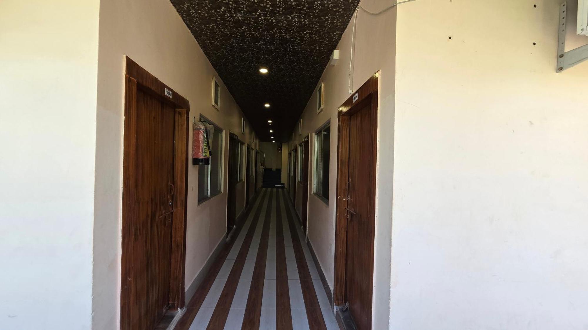 Hotel Maheshwari Green'S ウッジャイン エクステリア 写真