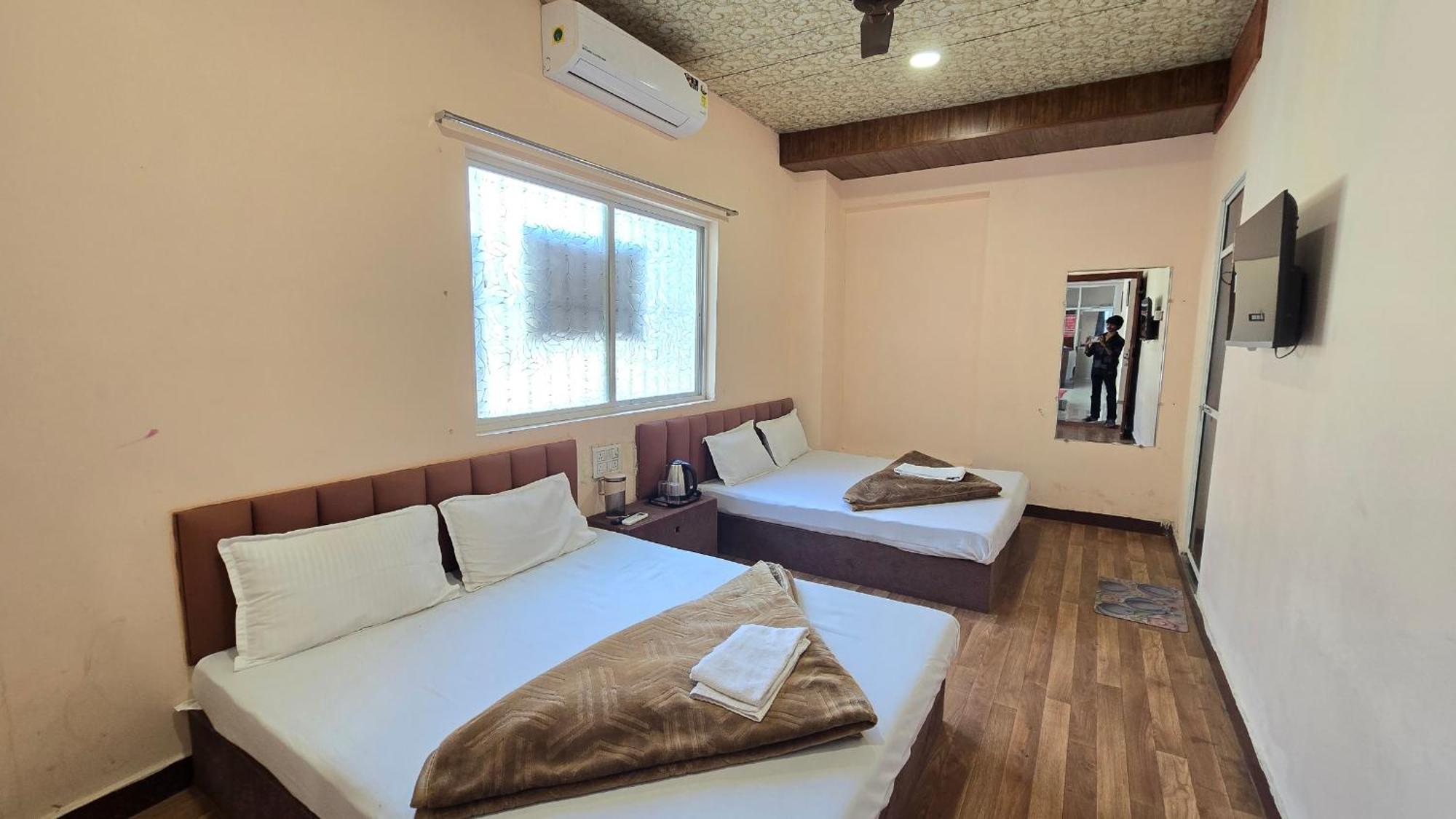 Hotel Maheshwari Green'S ウッジャイン エクステリア 写真