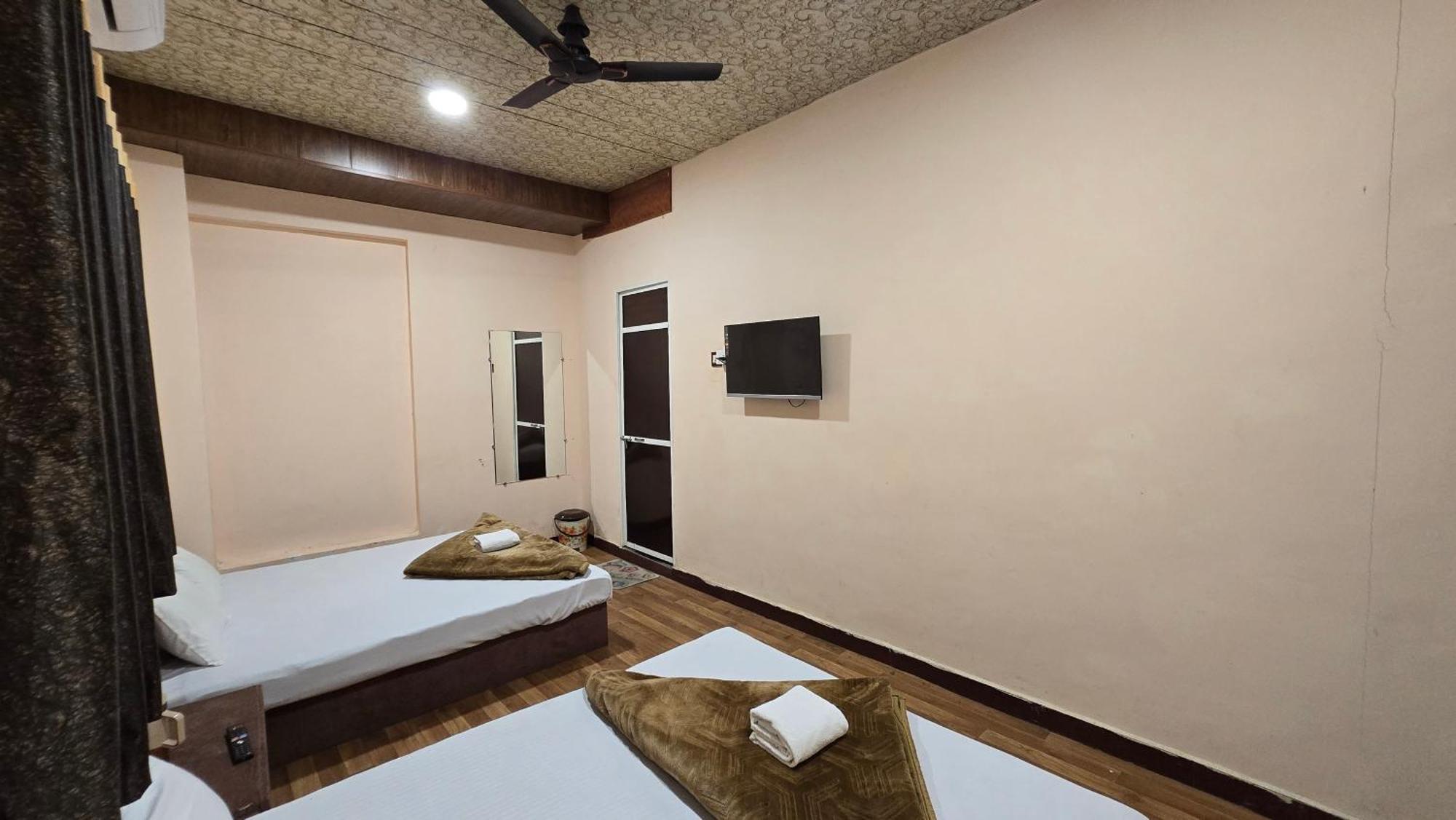 Hotel Maheshwari Green'S ウッジャイン エクステリア 写真