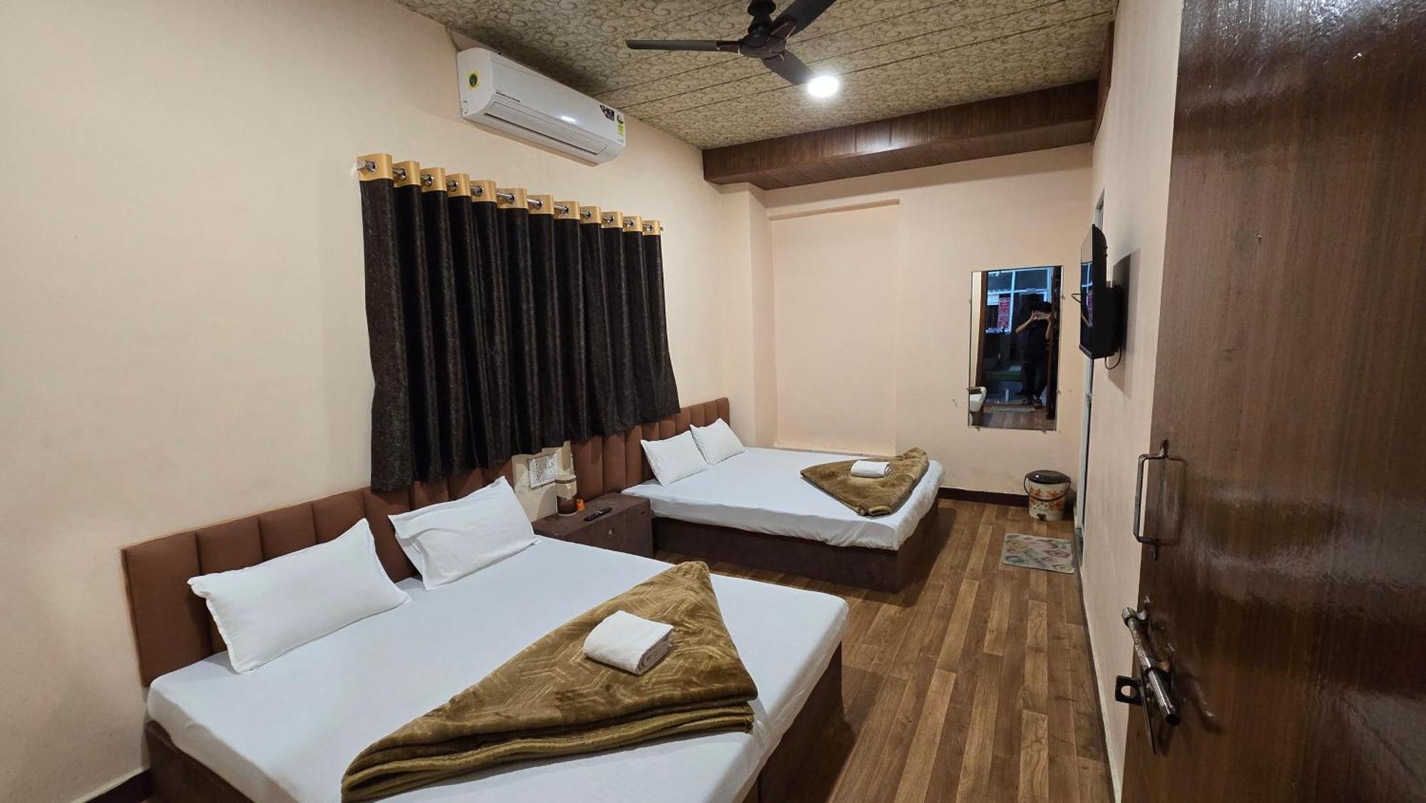 Hotel Maheshwari Green'S ウッジャイン エクステリア 写真